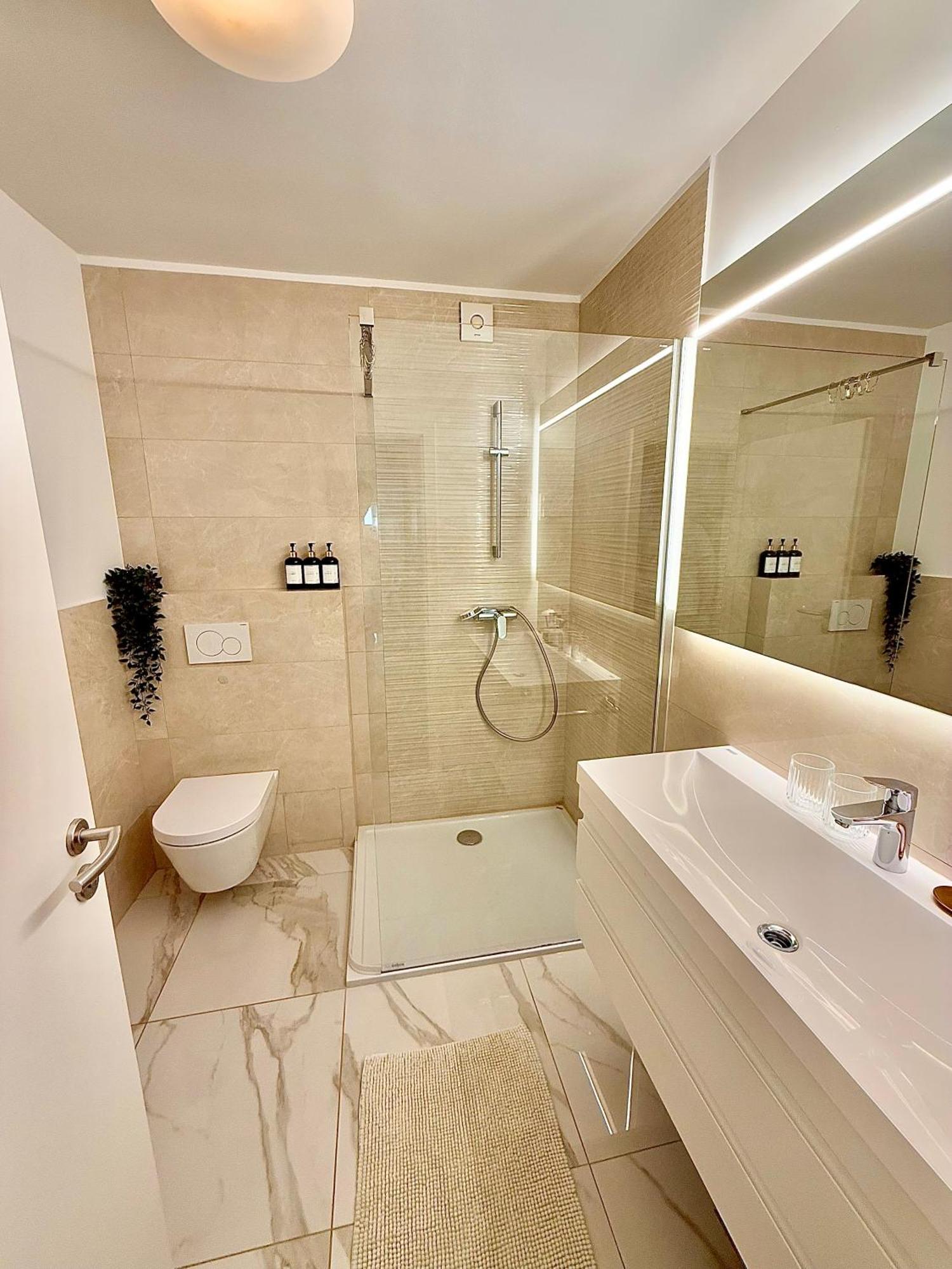 Luxury Residence Res - With Parking Ljubljana Exterior photo